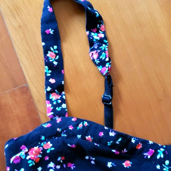 Bethany M❤️ta Halter Top - Picture 3 of 7